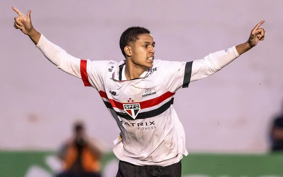 Ryan Francisco, cria da base do SPFC ostenta 11 gols marcados na Copinha 2025 e na equipe profissional até o momento balançou as redes uma vez e aguarda mais oportunidades de Zubeldía. Foto: Guilherme Veiga / São Paulo FC