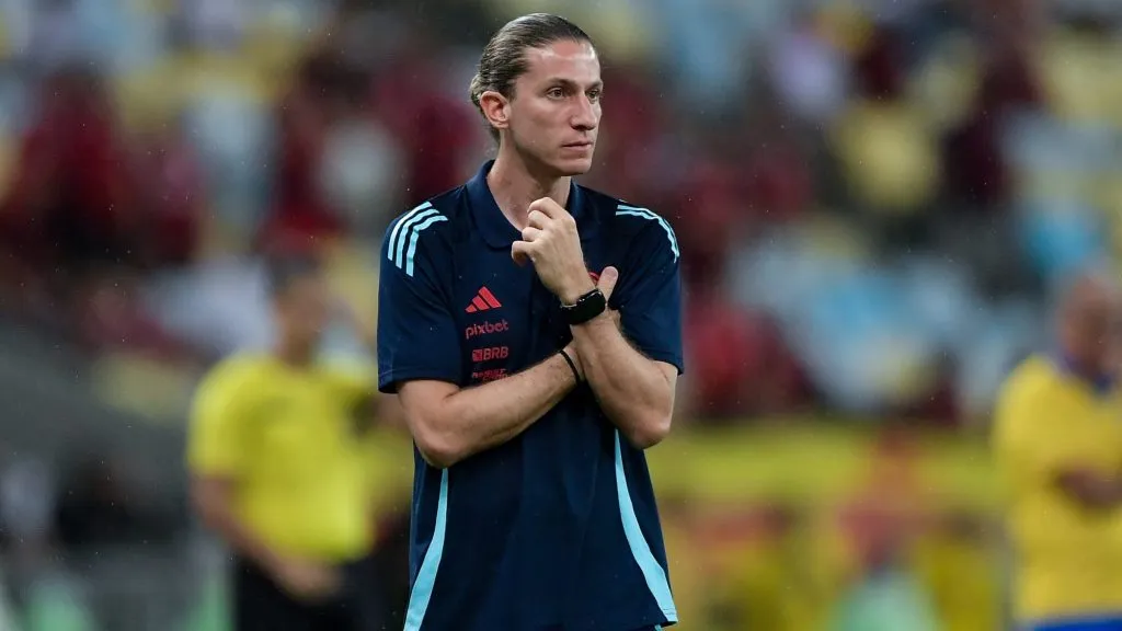 Filipe Luís durante partida. Foto: Thiago Ribeiro/AGIF