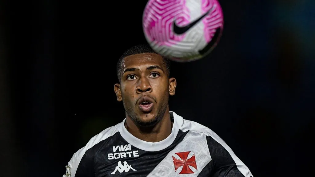 Rayan pelo Vasco em 2024. Foto: Thiago Ribeiro/AGIF