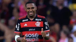Lorran continua no Flamengo.