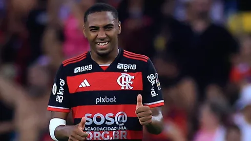 Lorran continua no Flamengo.
