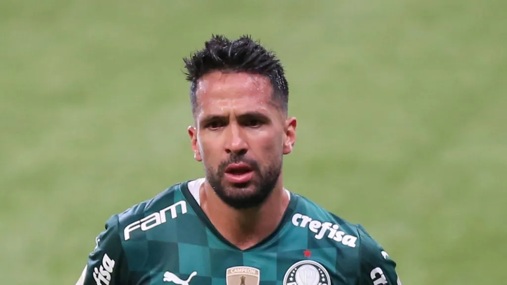 Foto: Marcello Zambrana/AGIF – Luan, multicampeão no Palmeiras, não será reforço do Tricolor.