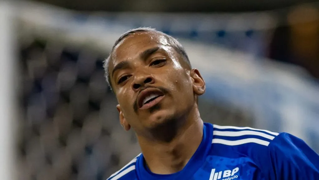 Foto: Fernando Moreno/AGIF – Matheus Pereira deseja criar filho na Europa, mas deve seguir no futebol brasileiro.