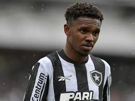 Jeffinho entra em discussão com torcida do Botafogo