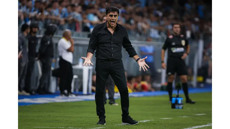 Quinteros em jogo do Grêmio.