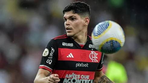 Recém-convocado à Seleção Brasileira, Ayrton Lucas volta a ter oportunidades no Flamengo