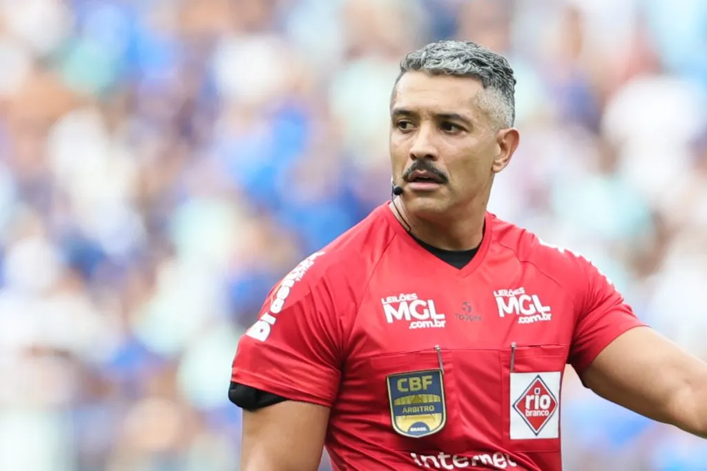 Felipe Fernandes de Lima durante o clássico. Foto: Gilson Lobo/AGIF