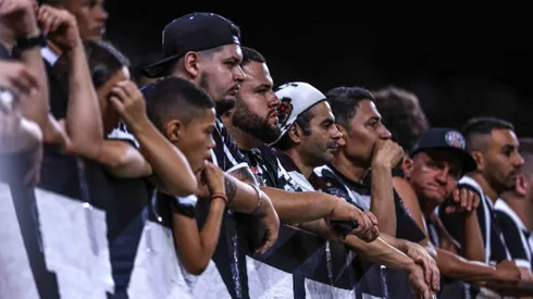 Torcida do Corinthians durante partida contra Velo Clube - Foto: Marcello Zambrana/AGIF