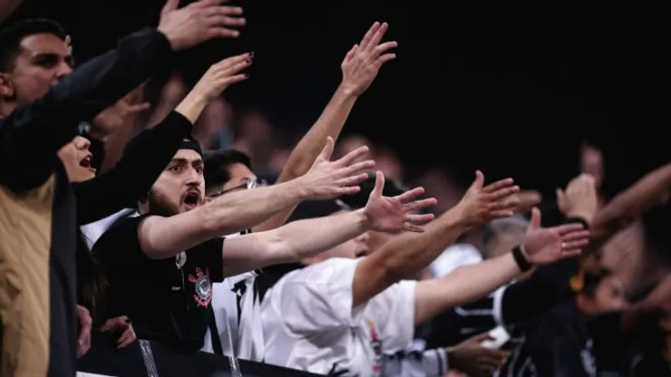 Torcida do Corinthians se revolta com ingressos caros - Foto: Ettore Chiereguini/AGIF