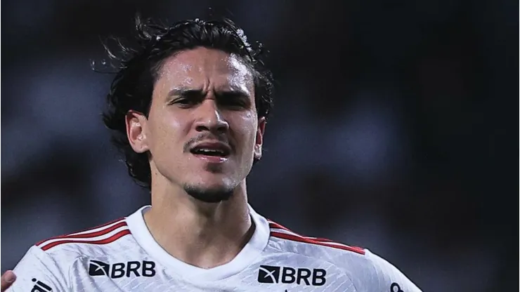 Pedro, atacante do Flamengo, em ação antes de se lesionar