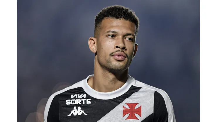 RJ - RIO DE JANEIRO - 05/10/2024 - BRASILEIRO A 2024, VASCO X JUVENTUDE - Joao Victor jogador do Vasco durante partida contra o Juventude no estadio Sao Januario pelo campeonato Brasileiro A 2024. Foto: Thiago Ribeiro/AGIF