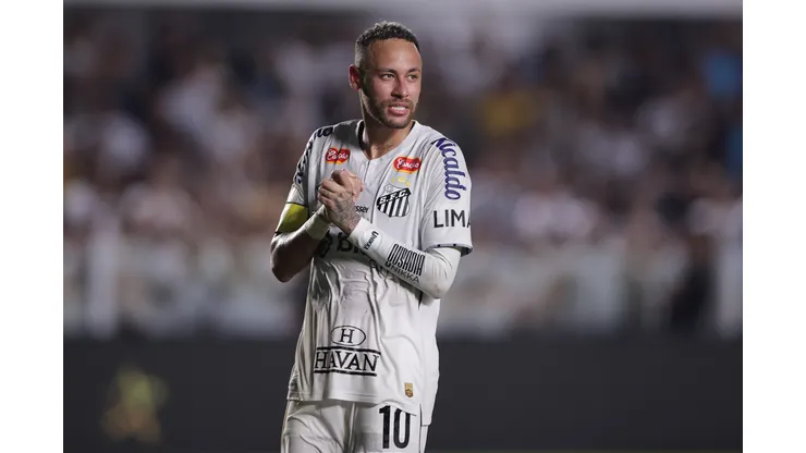 Neymar Jr. jogador do Santos lamenta durante partida contra o Botafogo-SP no estádio Vila Belmiro pelo campeonato Paulista 2025. Foto: Ettore Chiereguini/AGIF