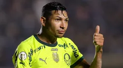 Atacante já rescindiu com o Palmeiras - Foto: Pedro H. Tesch/Getty Images.