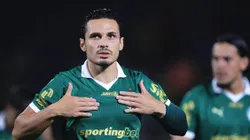 Raphael Veiga pede apoio da torcida em clássico - Foto: Ettore Chiereguini/AGIF