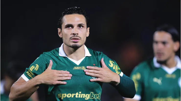 Raphael Veiga pede apoio da torcida em clássico - Foto: Ettore Chiereguini/AGIF