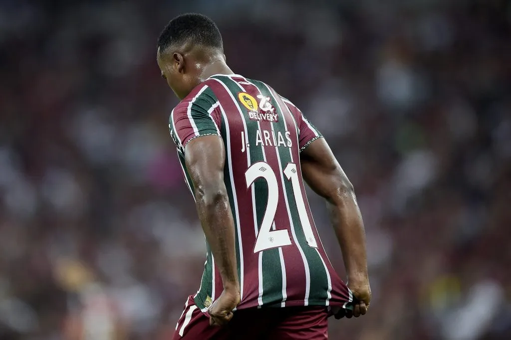 Jhon Arias jogador do Fluminense comemora seu gol durante partida contra o Flamengo no estádio Maracanã pelo campeonato Brasileiro A 2024. Foto: Alexandre Loureiro/AGIF