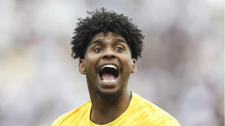 Hugo Souza já virou referência no Coringão