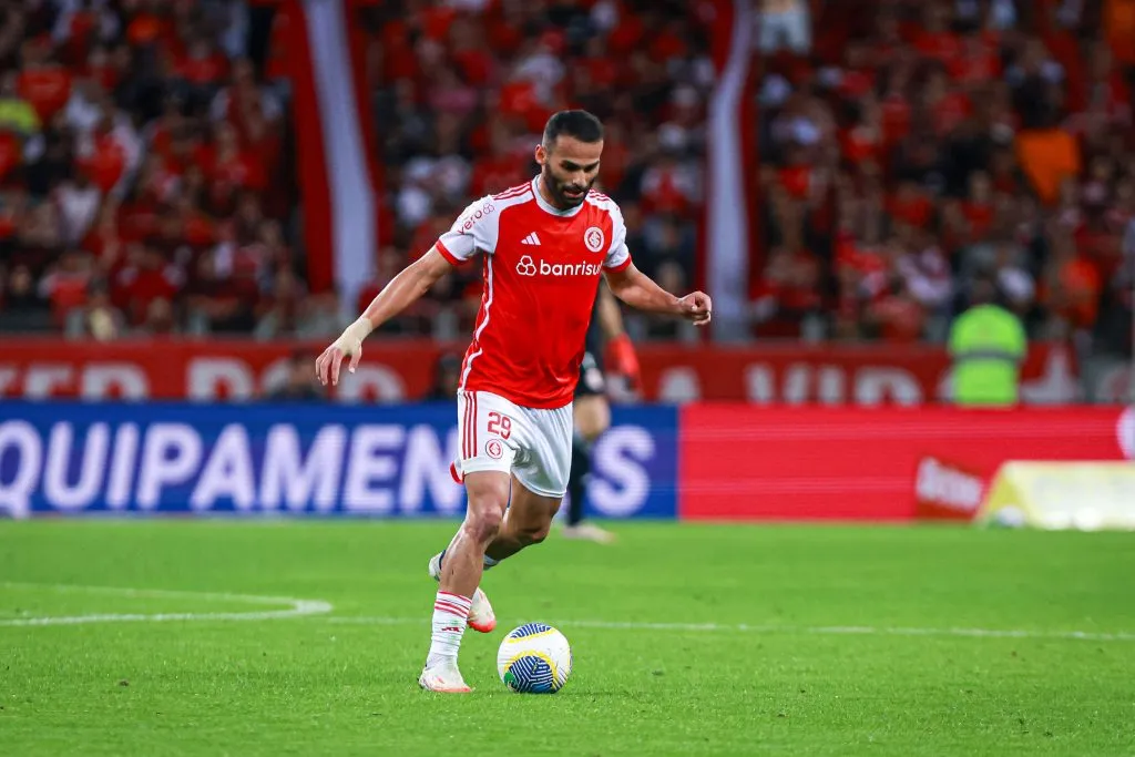 RS – PORTO ALEGRE – 16/09/2024 – BRASILEIRO A 2024, INTERNACIONAL X CUIABA – Thiago Maia jogador do Internacional durante partida contra o Cuiaba no estadio Beira-Rio pelo campeonato Brasileiro A 2024. Foto: Maxi Franzoi/AGIF