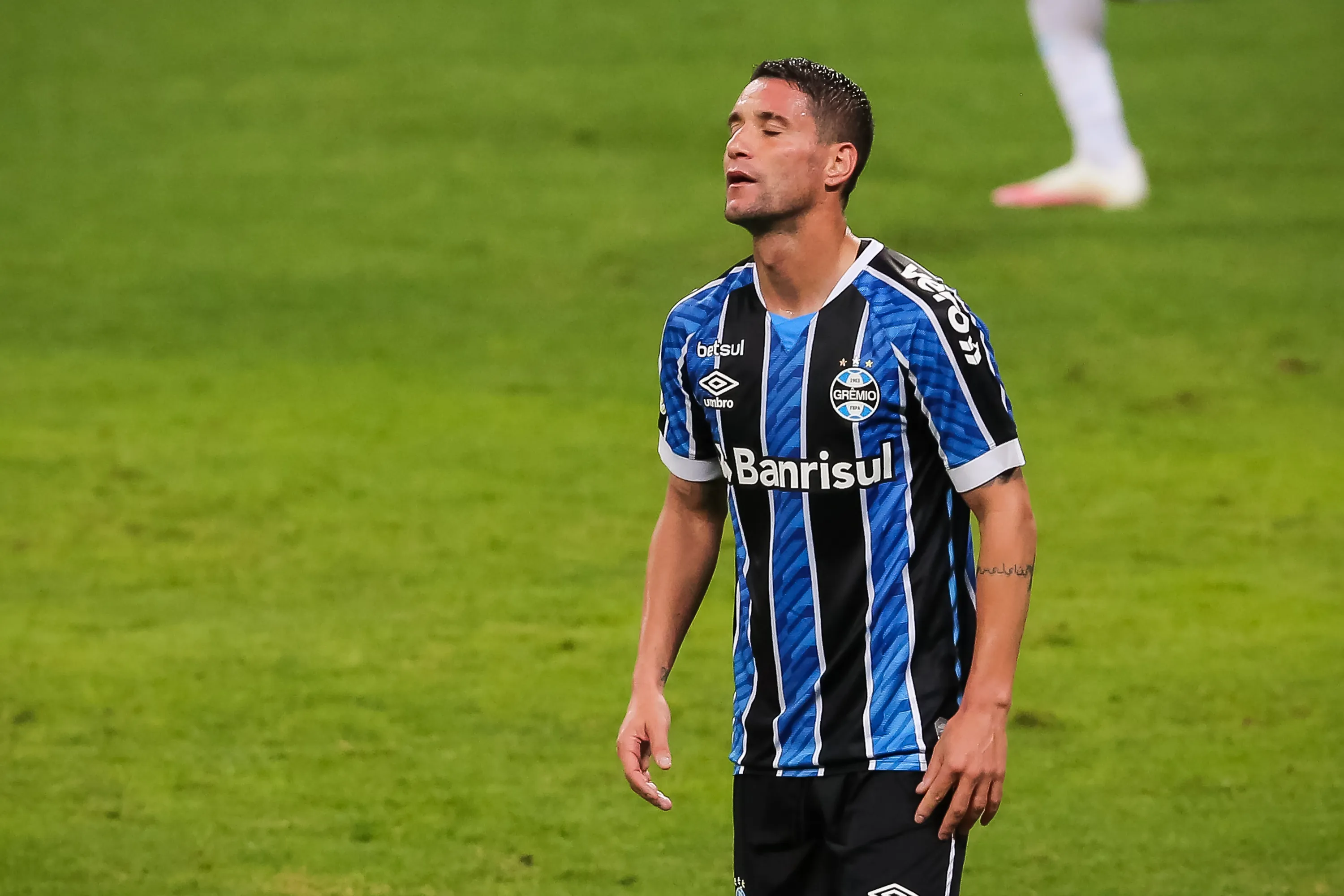 Thiago Neves. Foto: Pedro H. Tesch/AGIF