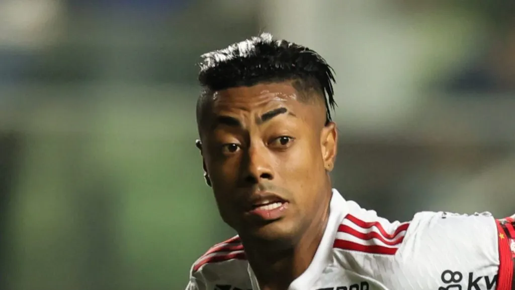 . Foto: Gilson Lobo/AGIF – Bruno Henrique, ‘carrasco’ do Botafogo, inicia a partidade hoje na reserva.