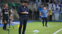 Gustavo Quinteros, técnico do Grêmio, durante partida contra o Pelotas na Arena do Grêmio pelo Campeonato Gaúcho 2025. Foto: Maxi Franzoi / AGIF