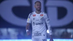 Neymar em reestreia pelo Santos contra o Botafogo-SP. Foto: Reinaldo Campos / AGIF
