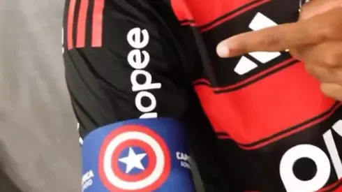 Braçadeira do Capitão América chama a atenção no kit do Flamengo nesta noite