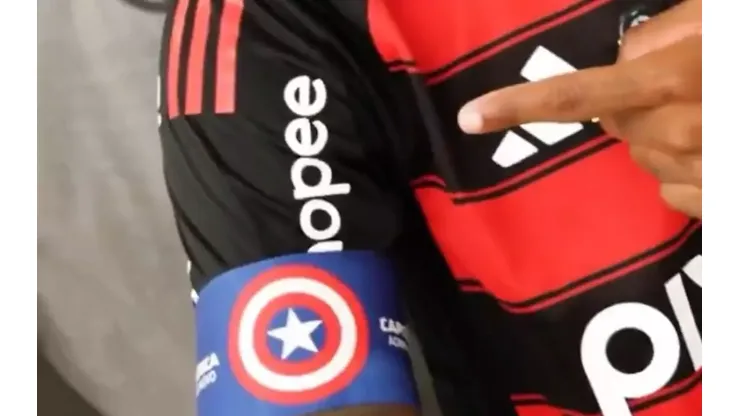 Braçadeira do Capitão América chama a atenção no kit do Flamengo nesta noite