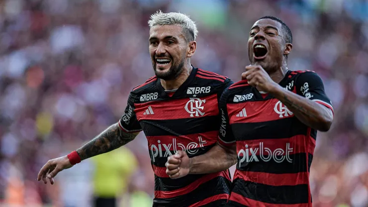 Arrascaeta e De La Cruz têm números impressionantes quando jogam juntos pelo Flamengo. Foto: Thiago Ribeiro/AGIF