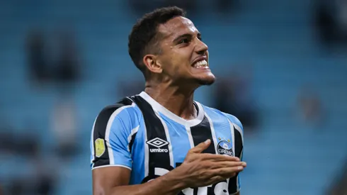 Gustavo Martins em ação pelo Grêmio - Foto: Maxi Franzoi/AGIF