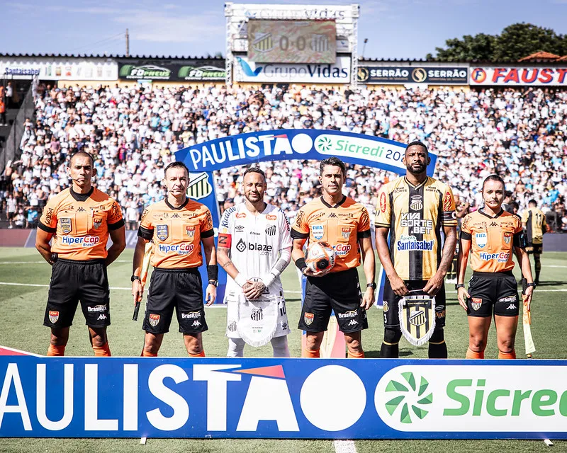 Neymar foi titular e capitão do Santos na partida contra o Novorizontino. Foto: Raul Baretta/Santos FC