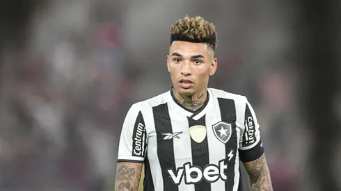 Ataque do Botafogo passa em branco no clássico. Foto: Thiago Ribeiro/AGIF