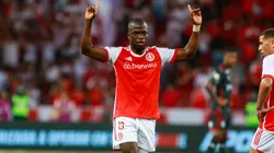 Valencia brilhou com um gol e uma assistência diante do São Luiz