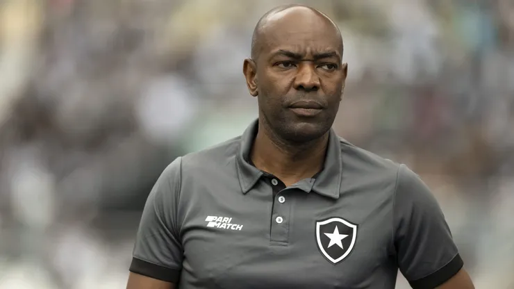 Cláudio Cacapa, agora assume o posto Carlos Leiria que não comandará mais a equipe principal