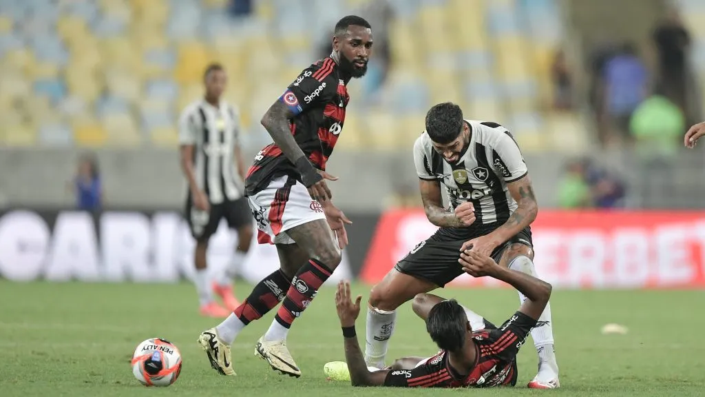 Gerson em partida do Flamengo