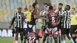 Confusão generalizada resultou na expulsão de três jogadores - Foto: Thiago Ribeiro/AGIF