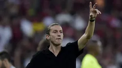 Treinador é aprovado por direção