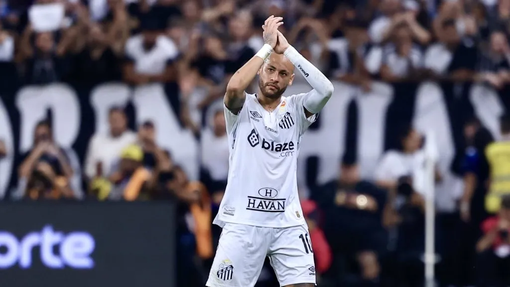 Neymar faz promessa em busca de evolução no Santos – Foto: Marcello Zambrana/AGIF