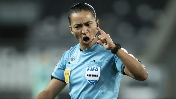Corinthians x Santos foi apitado por Edina Alves.