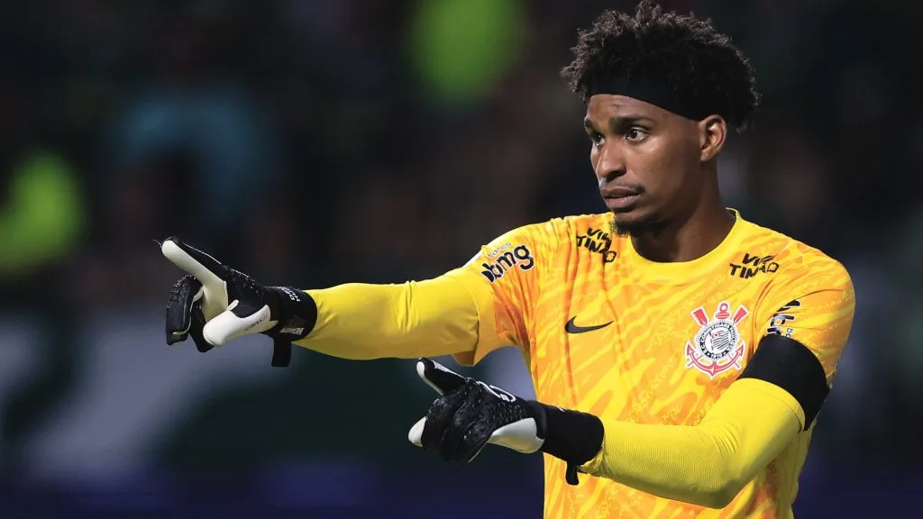 Hugo Souza alegou erros de arbitragem - Foto: Marcello Zambrana/AGIF.