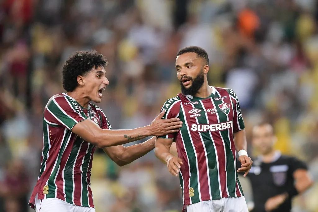 RJ – RIO DE JANEIRO – 02/02/2025 – CARIOCA 2025, FLUMINENSE X BOAVISTA – SAmuel Xavier jogador do Fluminense comemora seu gol com Fuentes jogador da sua equipe durante partida contra o Boavista no estadio Maracana pelo campeonato Carioca 2025. Foto: Thiago Ribeiro/AGIF