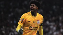 Hugo Souza reclamou da arbitragem de Corinthians x Santos.