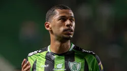 Fabinho entra na mira do Vasco