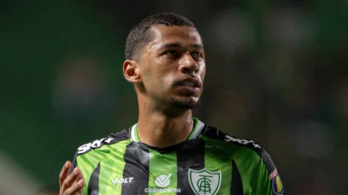 Fabinho entra na mira do Vasco