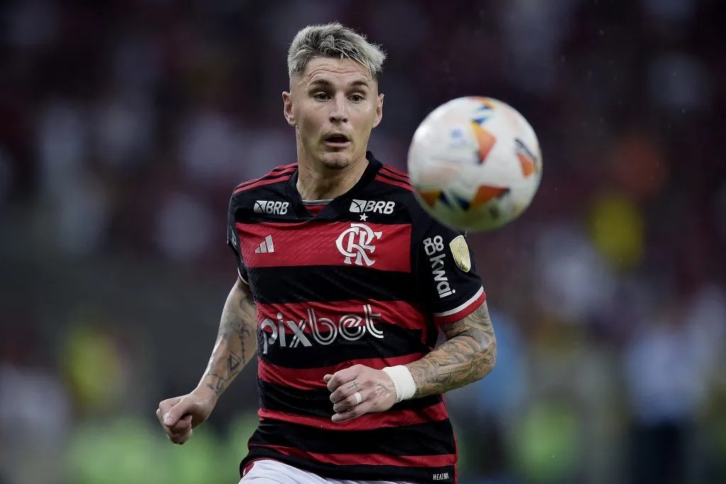 RJ – RIO DE JANEIRO – 19/09/2024 – COPA LIBERTADORES 2024, FLAMENGO X PENAROL – Varela jogador do Flamengo durante partida contra o Penarol no estadio Maracana pelo campeonato Copa Libertadores 2024. Foto: Alexandre Loureiro/AGIF