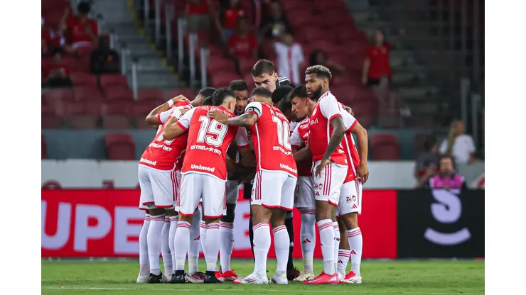 Jogadores do Internacional antes da partida contra Avenida no estádio Beira-Rio pelo campeonato Gaúcho 2025. Foto: Maxi Franzoi/AGIF
