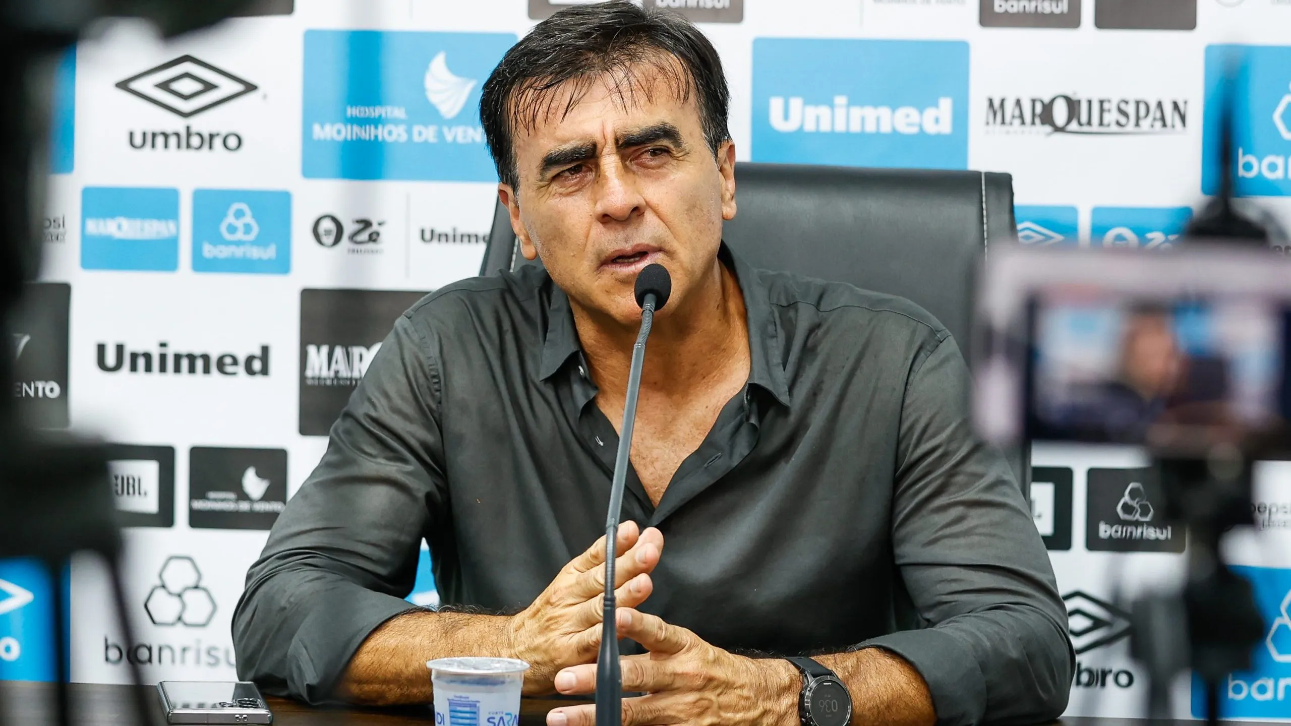 Gustavo Quinteros técnico do Grêmio durante partida contra o Juventude no estádio Alfredo Jaconi pelo campeonato Gaúcho 2025. Foto: Luiz Erbes/AGIF