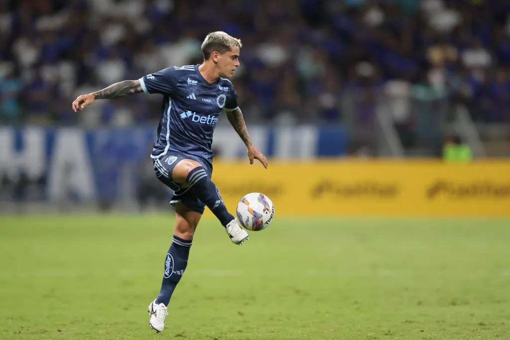 Fagner em campo pelo Cruzeiro – Foto: Gilson Lobo/AGIF