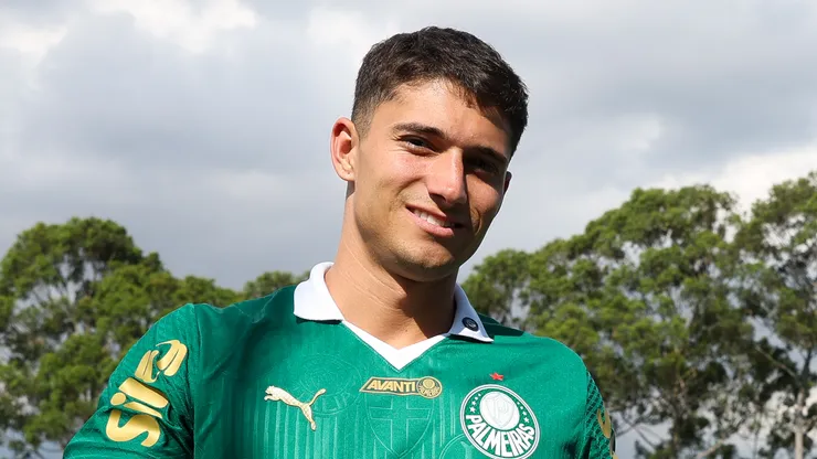 Emiliano Martínez, meio-campista uruguaio do Palmeiras, está defendendo o Uruguai na Data FIFA - Foto: Divulgação/SE Palmeiras