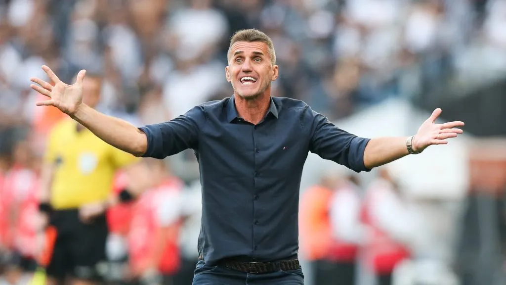 Vagner Mancini era o técnico do Corinthians em 2021